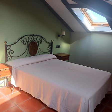 Hotel Restaurante Dona Elvira Nava del Rey エクステリア 写真