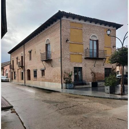 Hotel Restaurante Dona Elvira Nava del Rey エクステリア 写真