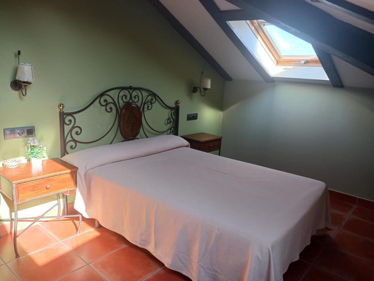 Hotel Restaurante Dona Elvira Nava del Rey エクステリア 写真