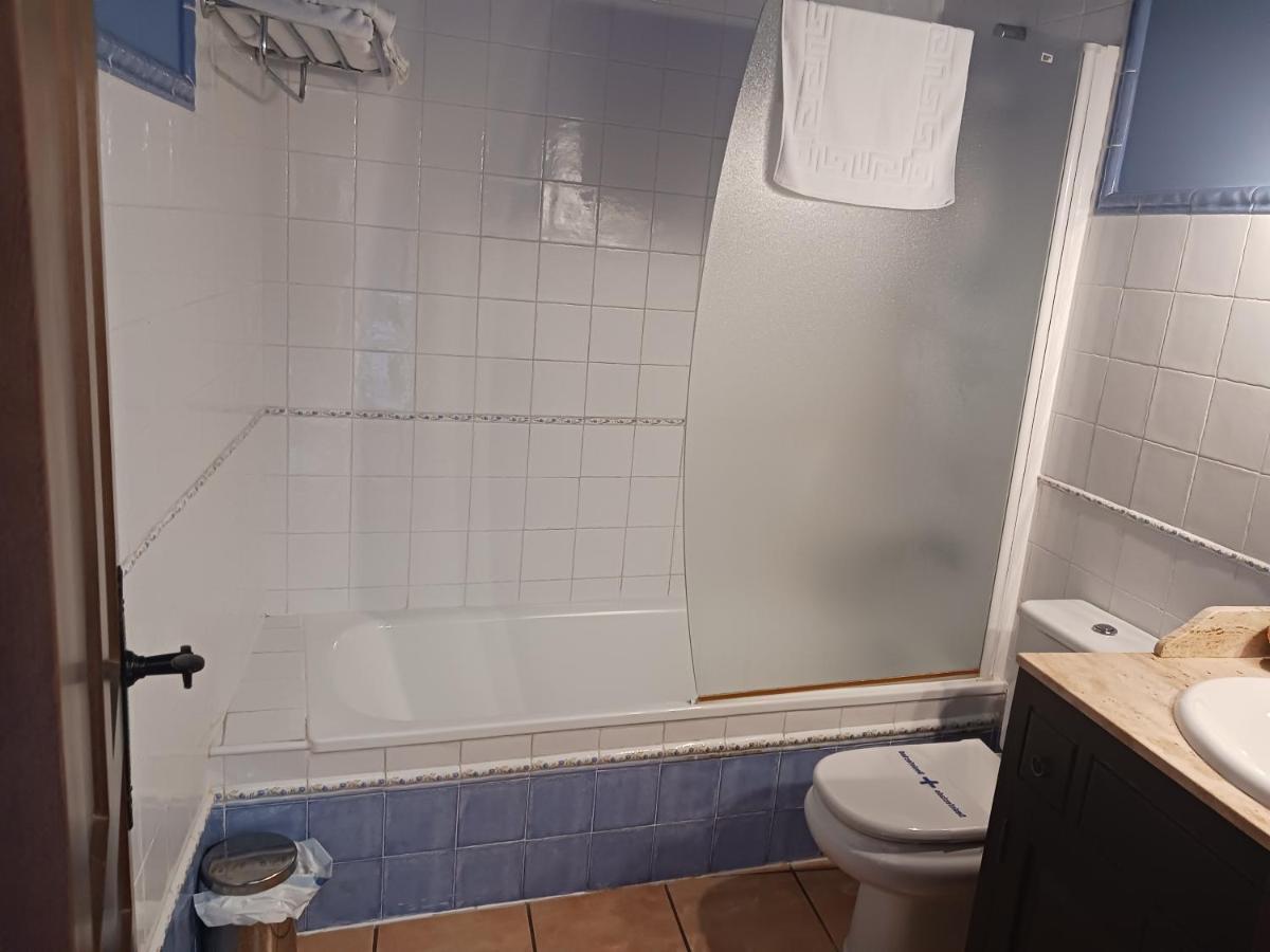 Hotel Restaurante Dona Elvira Nava del Rey エクステリア 写真