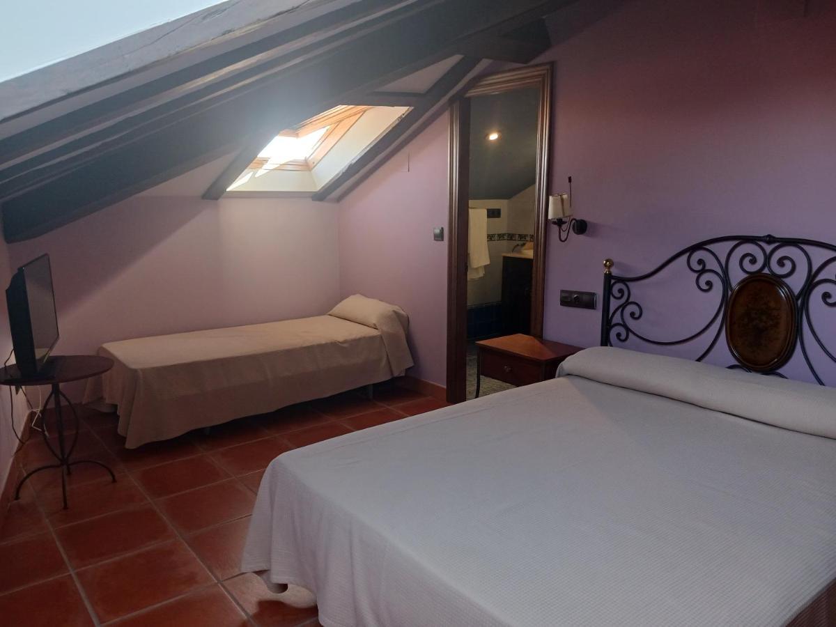 Hotel Restaurante Dona Elvira Nava del Rey エクステリア 写真