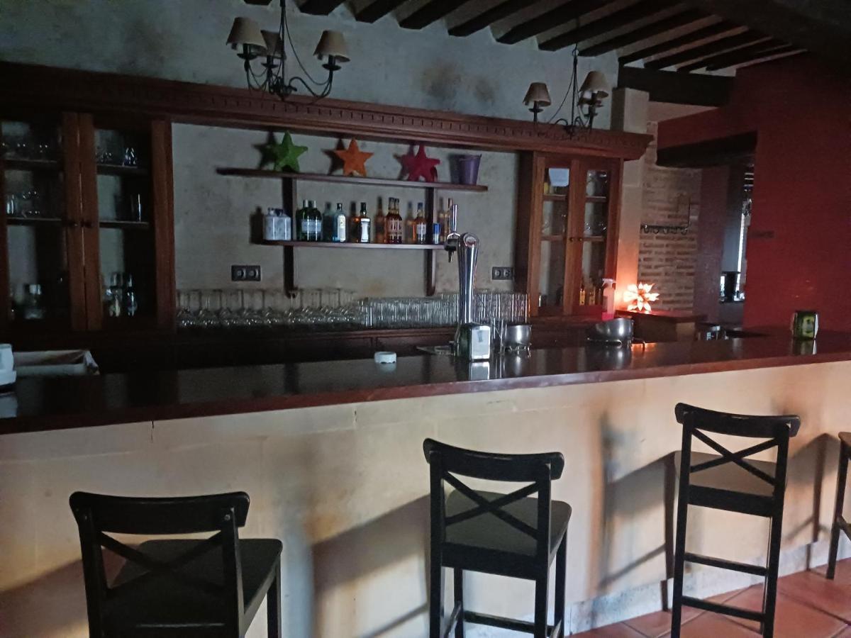 Hotel Restaurante Dona Elvira Nava del Rey エクステリア 写真