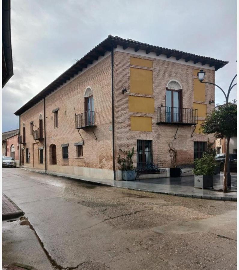 Hotel Restaurante Dona Elvira Nava del Rey エクステリア 写真
